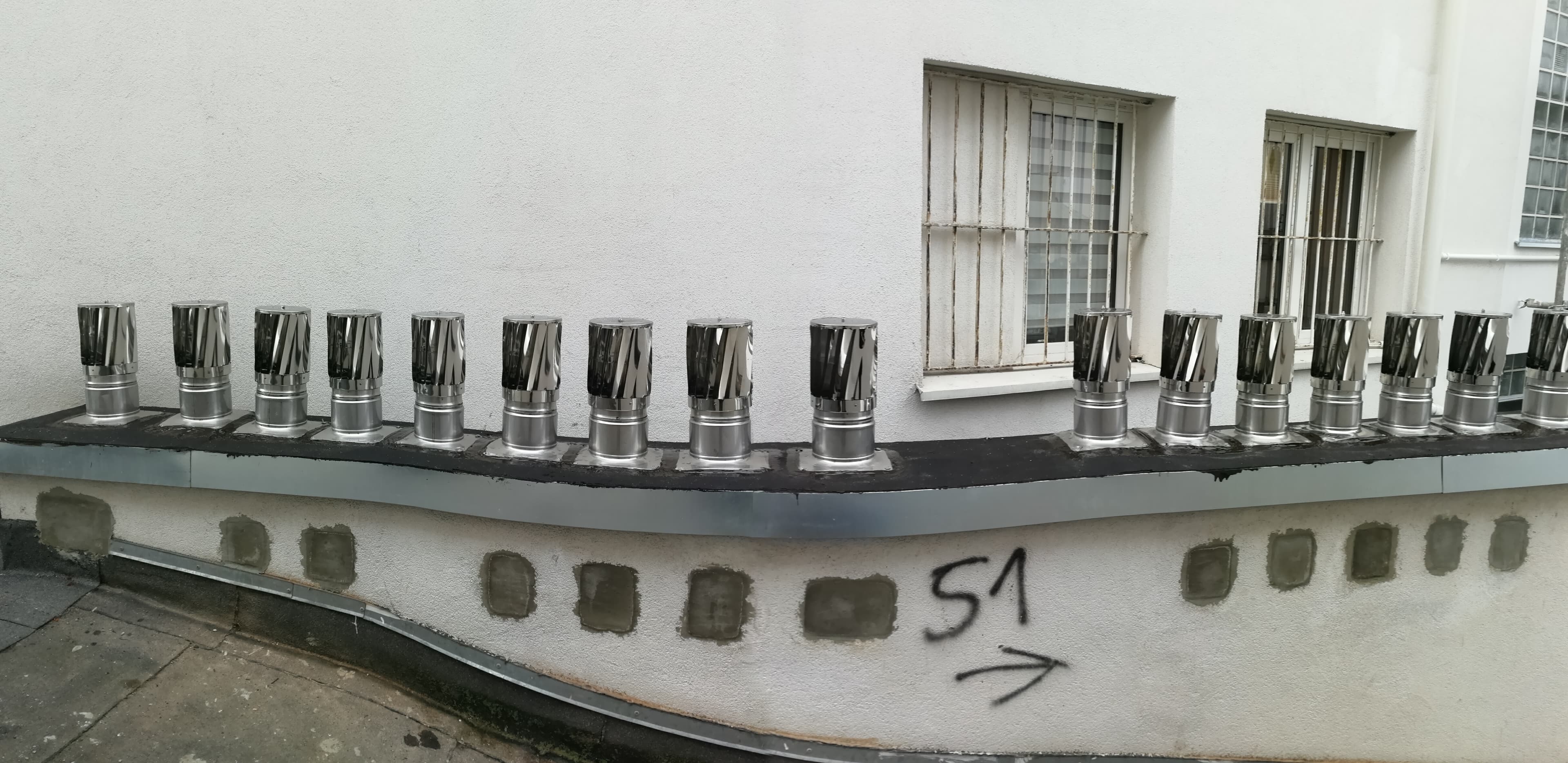 Rząd nasad kominowych